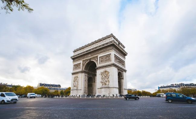 ايطاليا وسويسرا مع باريس ولندن