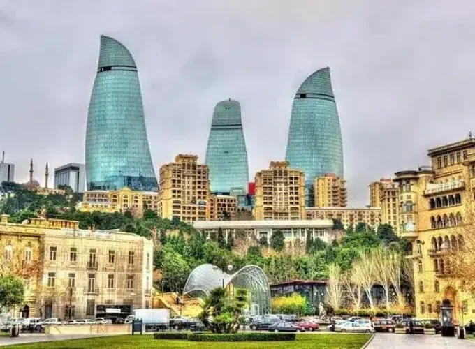 عرض 8 أيام على سحر أذربيجان